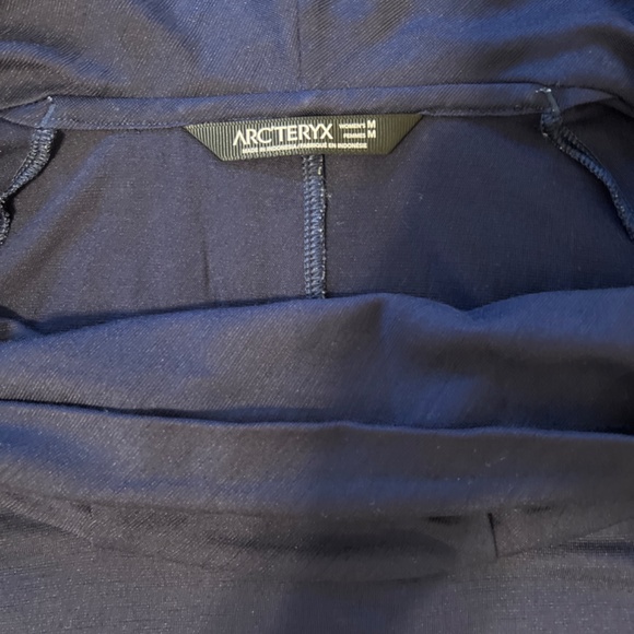 Women’s Arcteryx dark blue short sleeve shirt - Picture 2 of 5